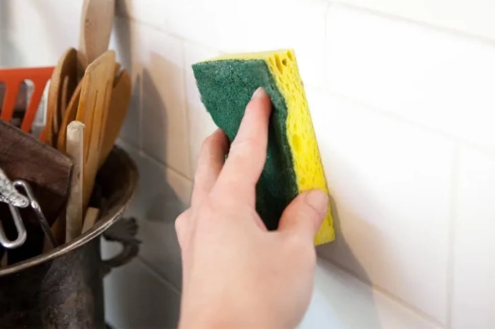 Cleaning Kitchen Walls