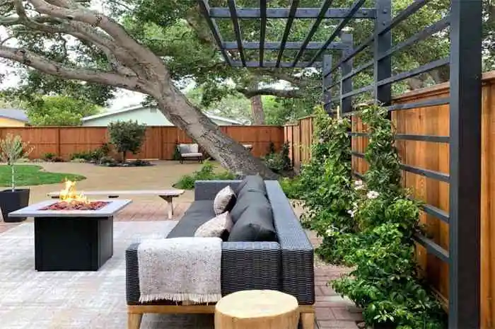 cozy backyard garden